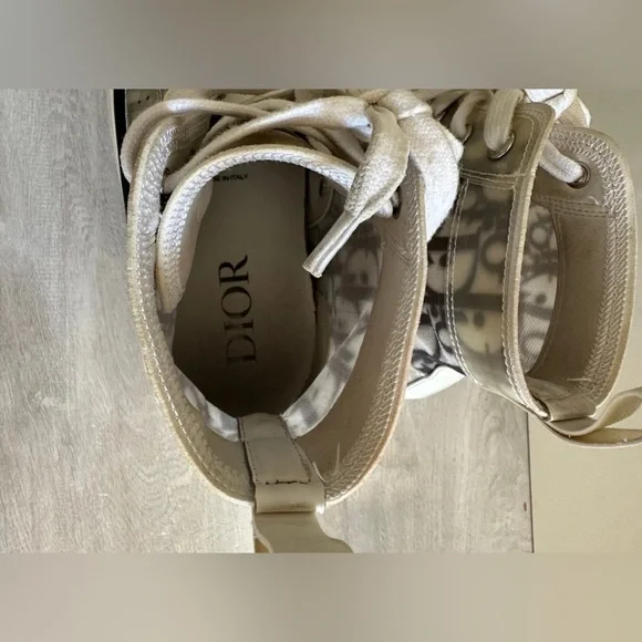 Dior-B23 High-Top Sneaker White And Black Dior Oblique Canvas Sz 40 us 7